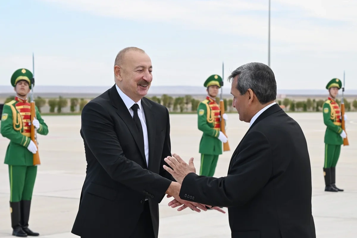 İlham Əliyev Türkmənistana işgüzar səfərə gedib - FOTOLAR