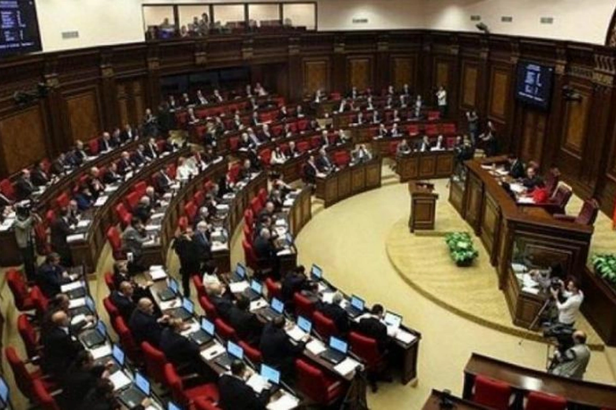 Ermənistan parlamenti buraxıldı