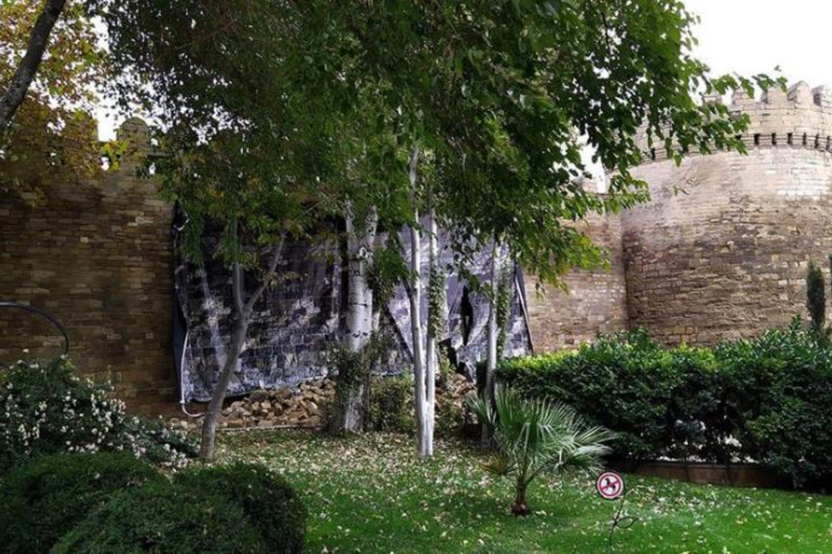 “İçərişəhər”dəki Qala divarında dağıntı oldu — FOTOLAR