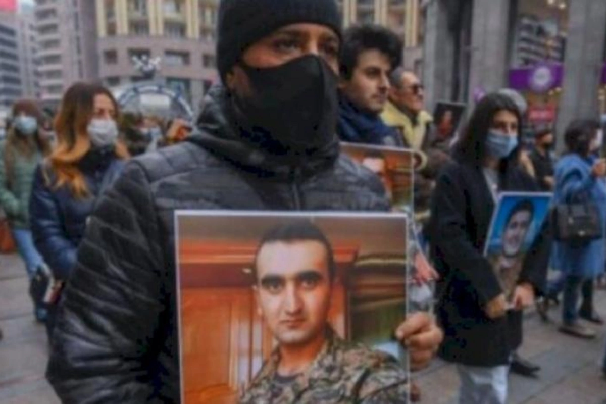 İrəvanda etirazçılar Rusiya səfirliyinə yürüş etdi