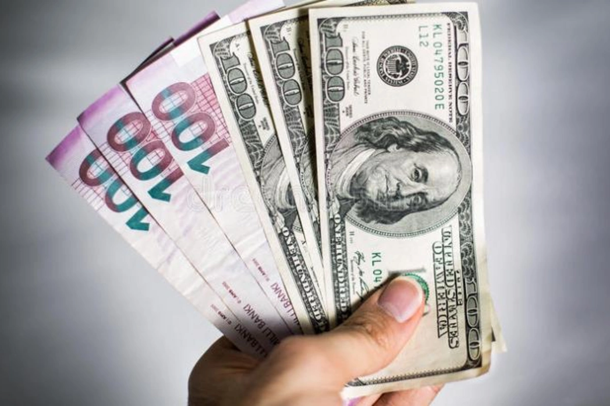 Dollar almaq istəyənlərin NƏZƏRİNƏ