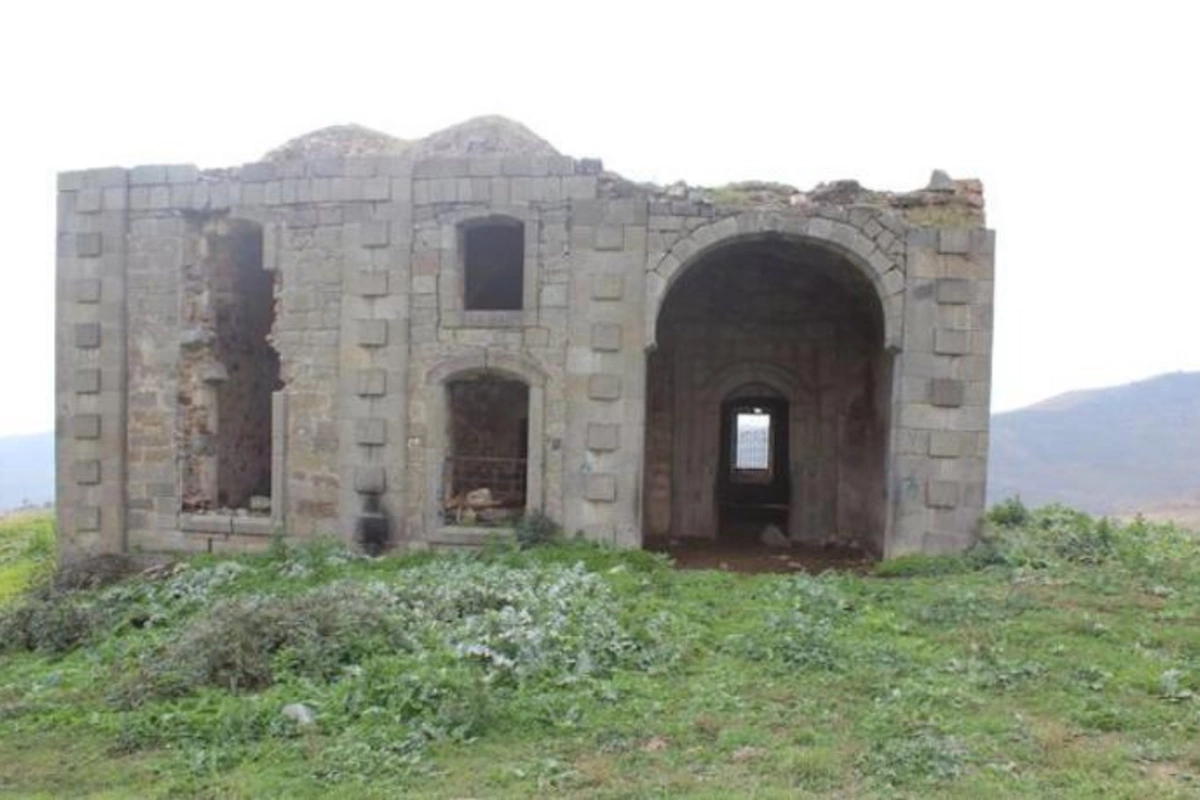 Ermənilər daha bir tarixi məscidimizi tövləyə çevirdi — FOTO