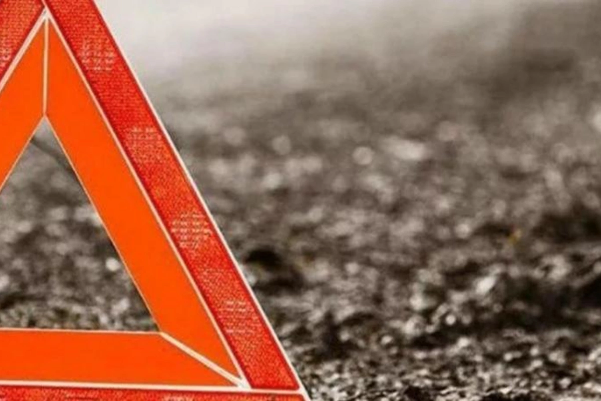 Bakıda sərnişin avtobusu motosikletlə toqquşdu