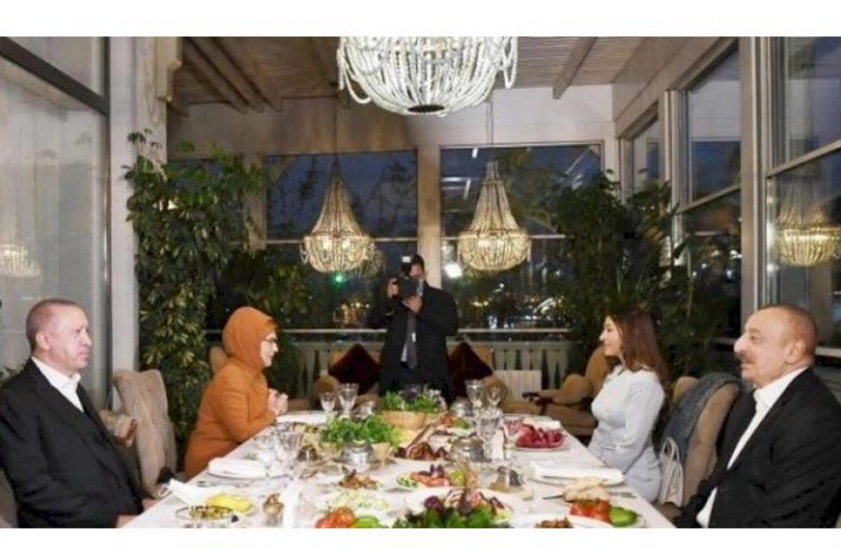 Ərdoğanın və xanımının şərəfinə nahar verilib
