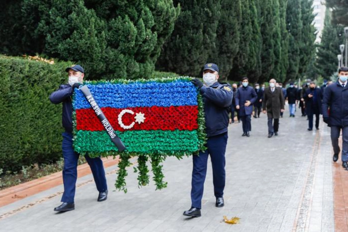 “Azərsun Holdinq” Ümummilli Liderin xatirəsini yad etdi — FOTOLAR