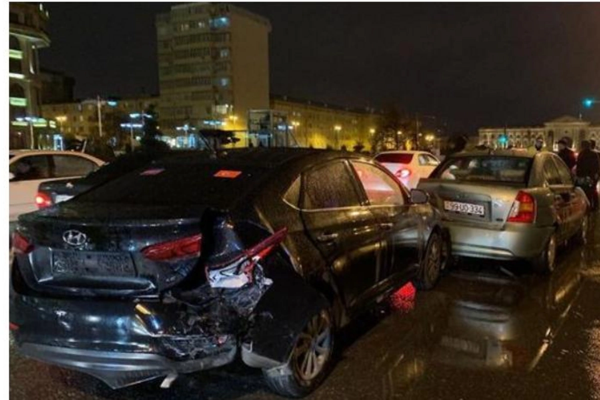 Bakıda “Niva” üç maşını əzdi — FOTOLAR