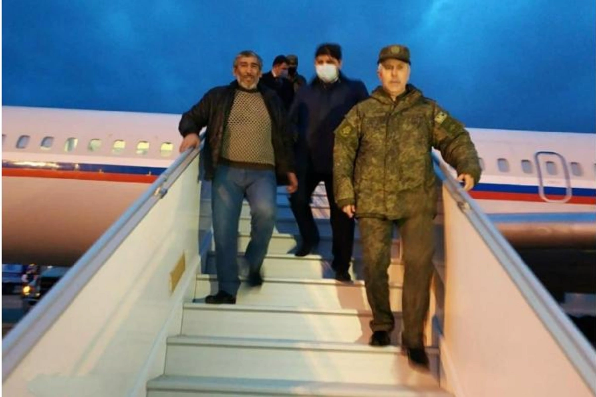 Şahbaz Quliyev və Dilqəm Əsgərov Rüstəm Muradovun müşayiətilə Bakıya gətirildi — FOTOLAR (YENİLƏNİB)