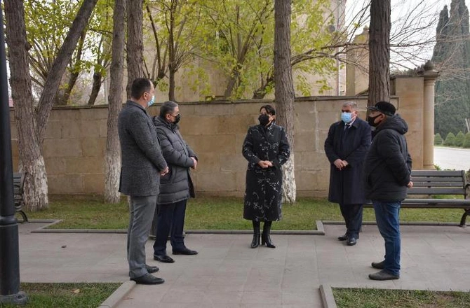Xırdalanın küçələri asfaltlanır — Başçı əraziyə gəldi Xırdalanın küçələri asfaltlanır — Başçı əraziyə gəldi