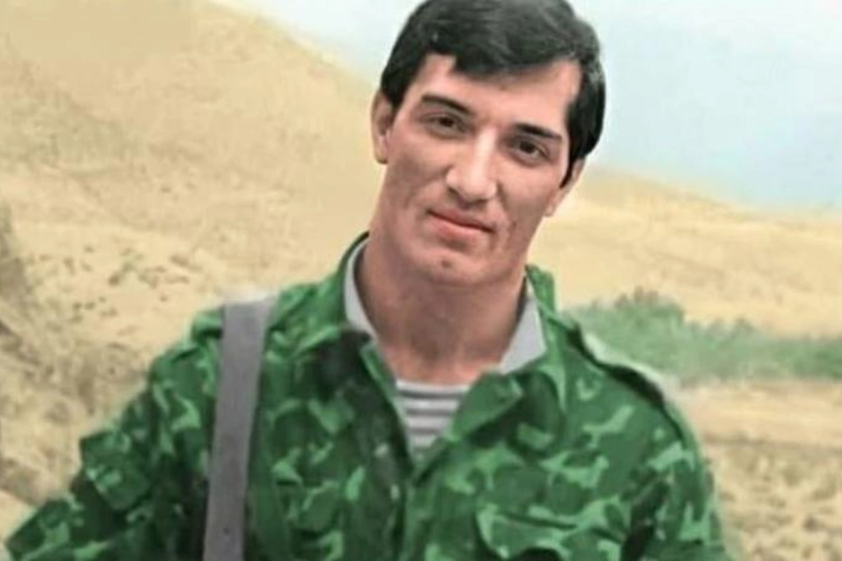 Övladları Əliyar Əliyevin məzarını ziyarət etdilər — FOTO