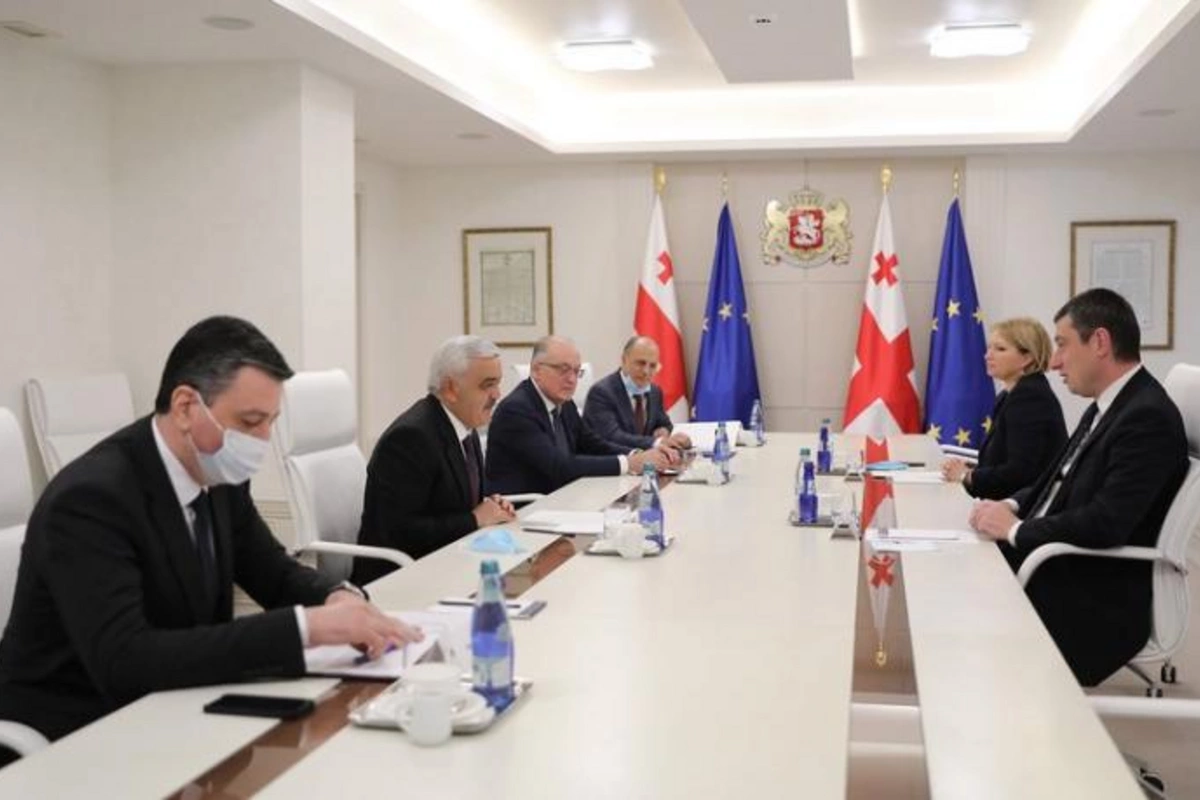 Gürcüstan SOCAR-dan 200 milyon kub metr qazı güzəştli tariflə alacaq