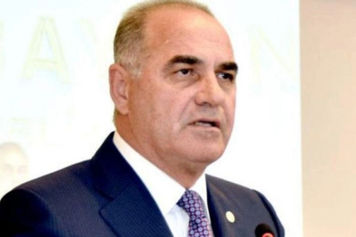 Göyçayın başçısı öz bazarının qabağını da satıb — FOTOLAR