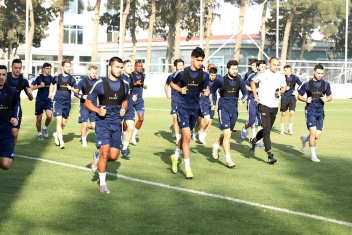 Qarabağın məşqçisi: 13-14 futbolçumuz var
