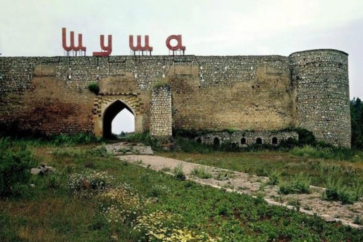 Şuşa qalasında böyük ölçülü Azərbaycan bayrağı — FOTO