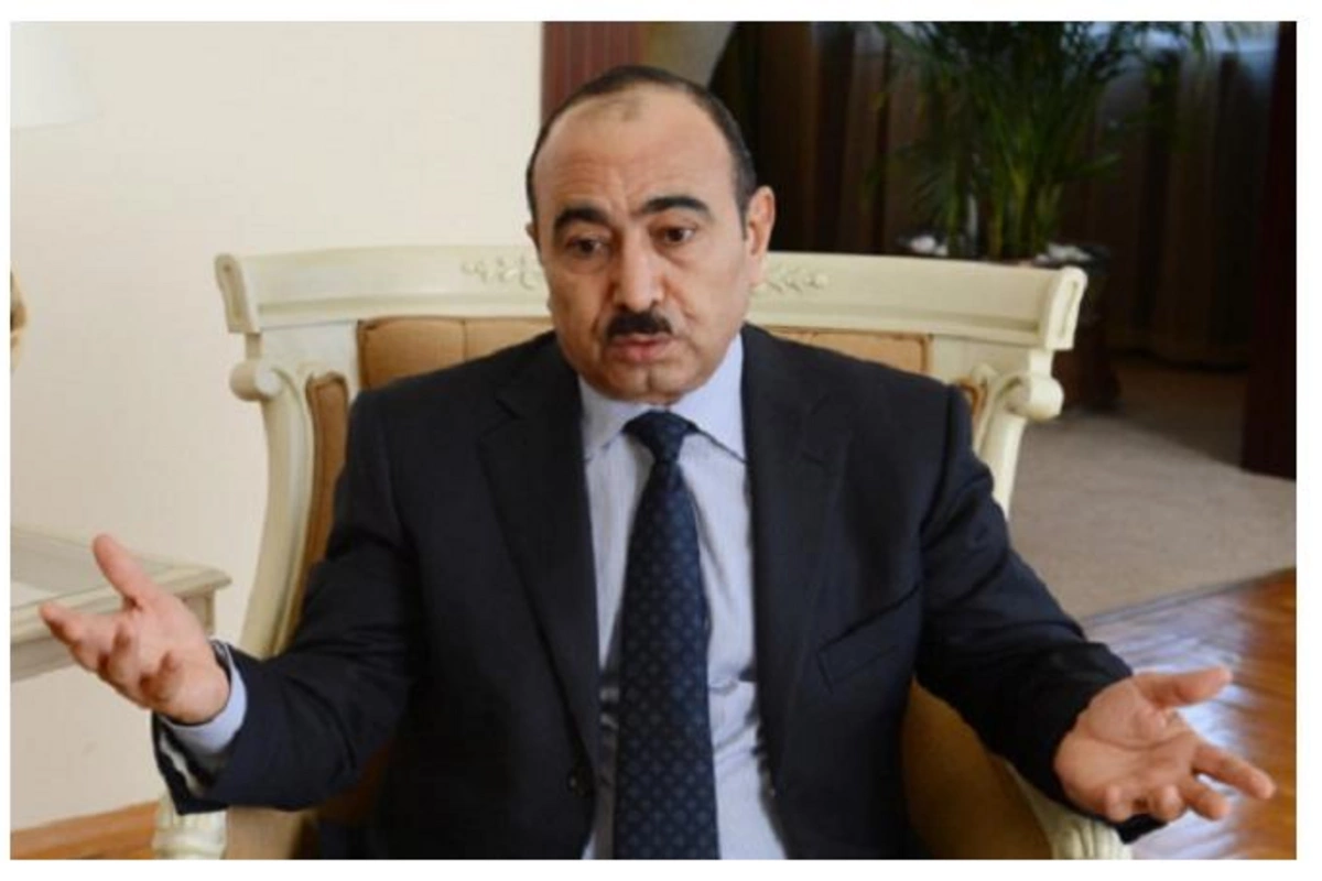 Bir paçka dolları basdım Əli Həsənovun cibinə