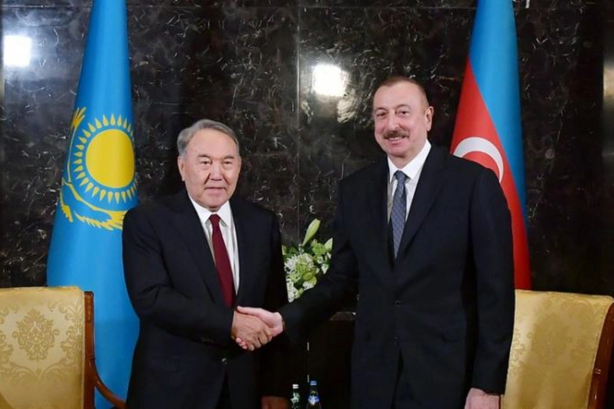 İlham Əliyev Nursultan Nazarbayevi təbrik etdi