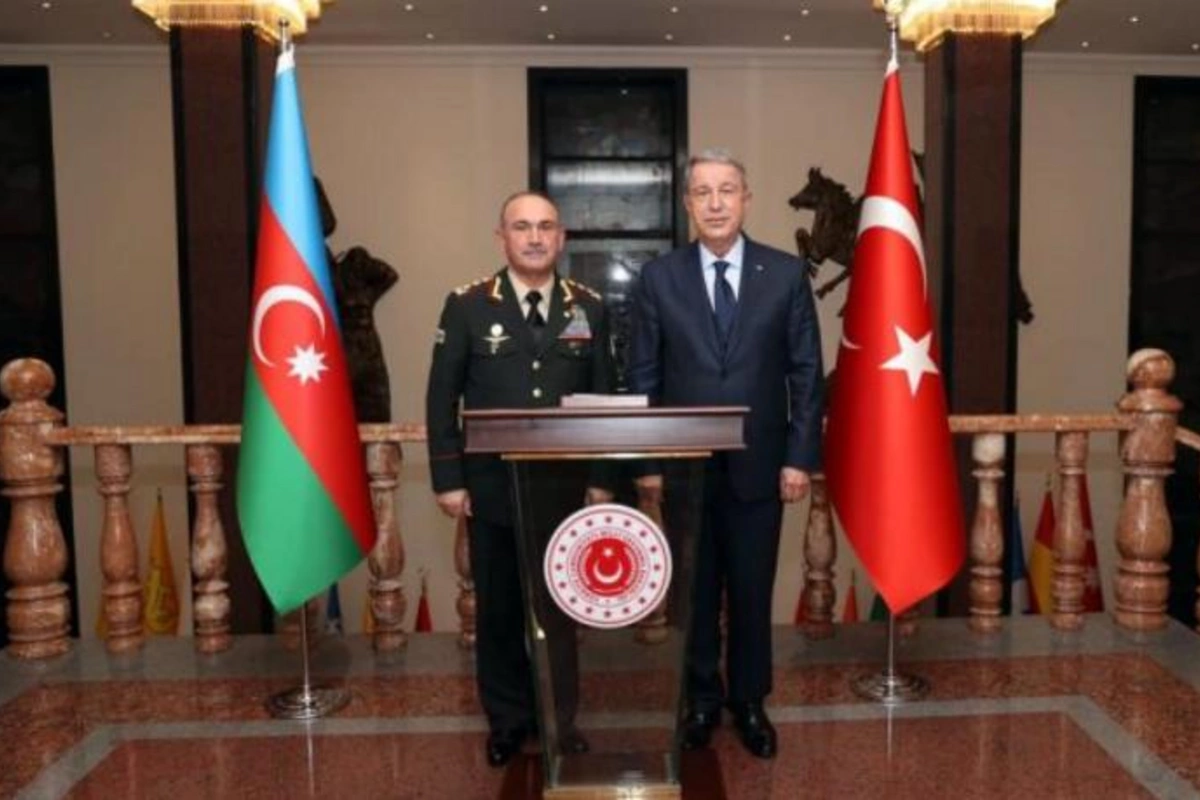 Hulusi Akar Naxçıvan Əlahiddə Ordusunun Komandanı ilə görüşdü — FOTO
