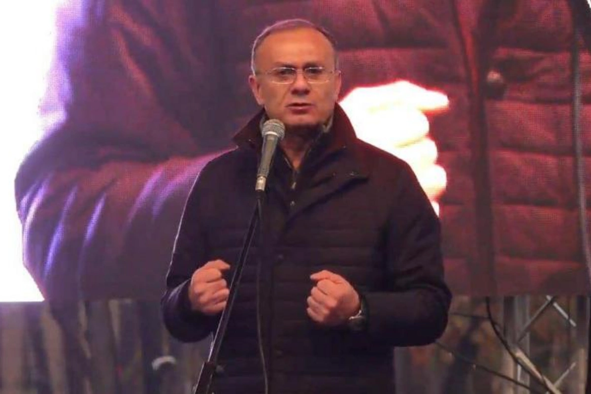 Ermənistanda etirazçı Ohanyana səsləndi: Sən satqınsan, türkdən qorxan bacarıqsız