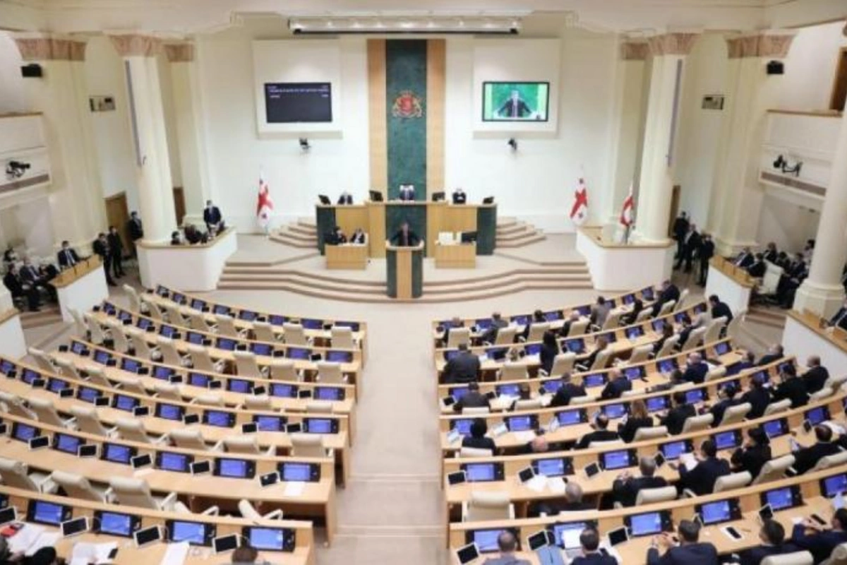 Gürcüstanda müxalif deputatlar mandatlarından imtina edirlər