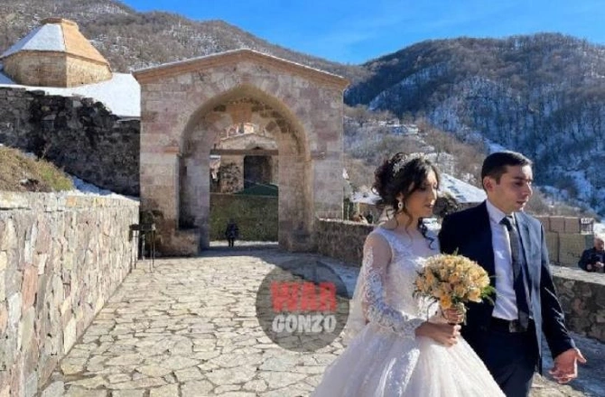 Rus sülhməramlılarından daha bir alçaqlıq — Ermənilər Kəlbəcərdə toy etdi (FOTO) Rus sülhməramlılarından daha bir alçaqlıq — Ermənilər Kəlbəcərdə toy etdi (FOTO)