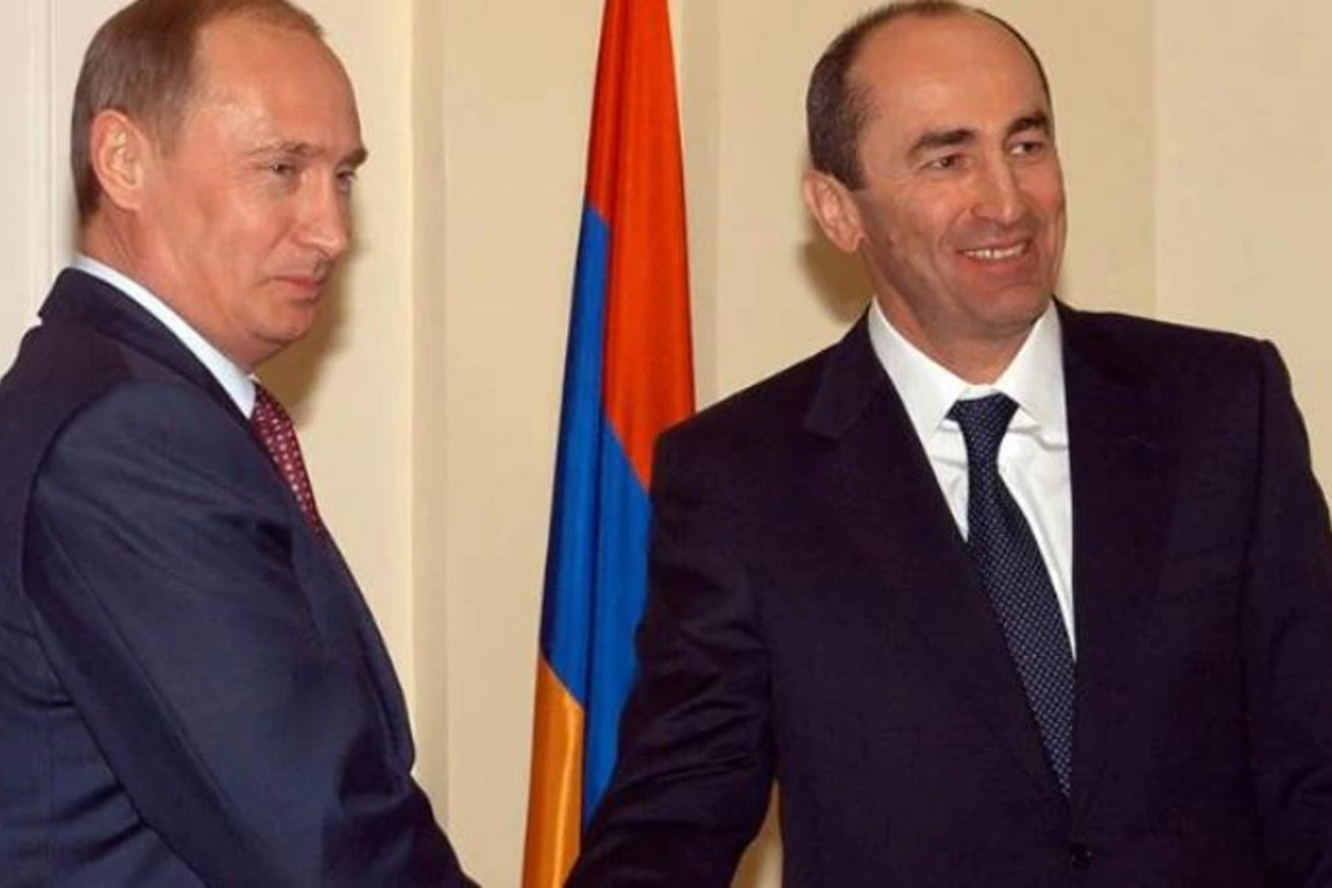 Putinlə Köçəryan arasında telefon danışığı olub