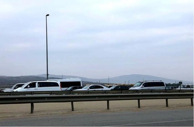 Postdan qaçanlar, arayışla gəzənlər, mayorla maraqlı dialoqlar: Bakıya giriş və çıxışda son durum