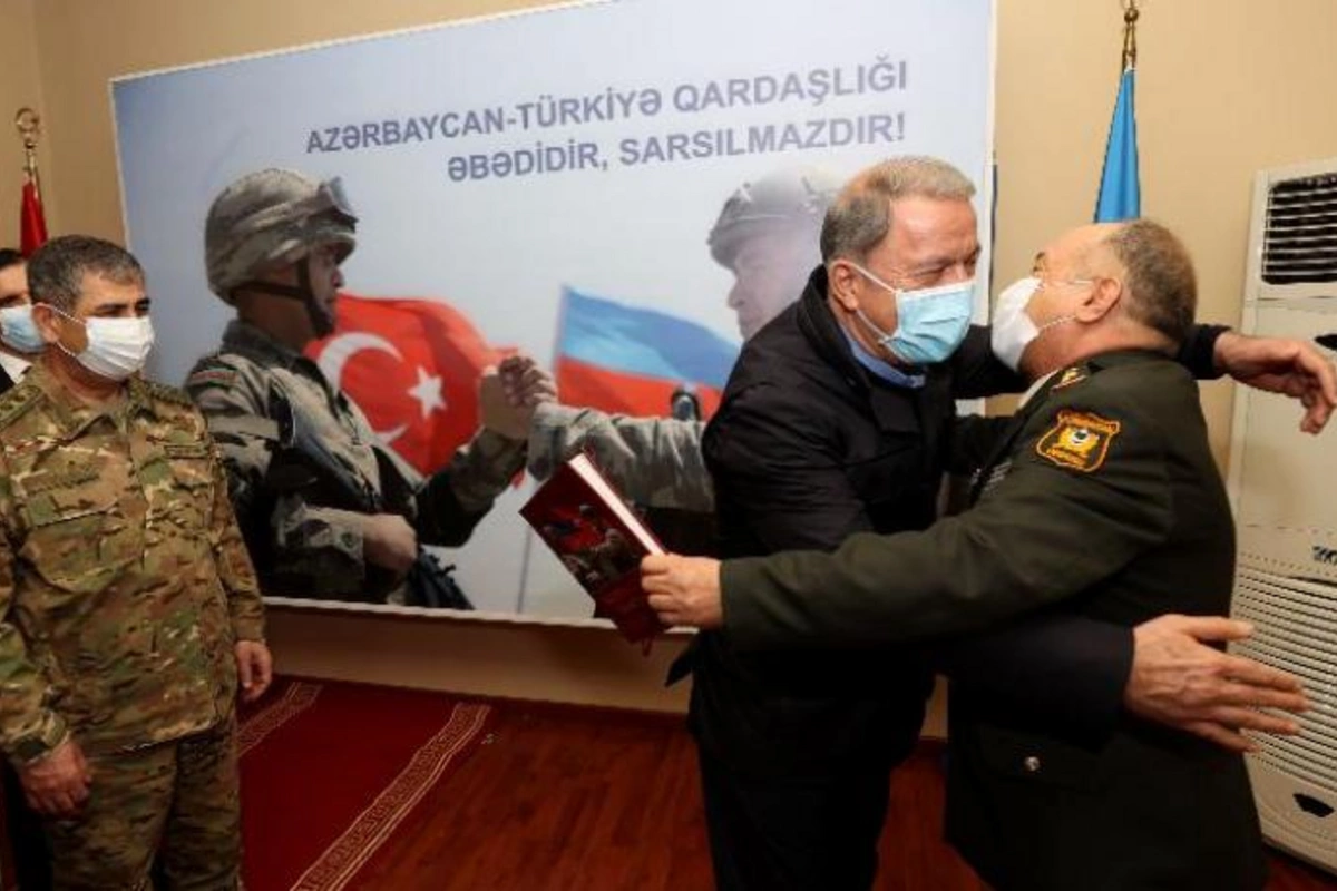 Şəhid tankçının cibindən tapılan foto Hulusi Akarı kövrəltdi — FOTO