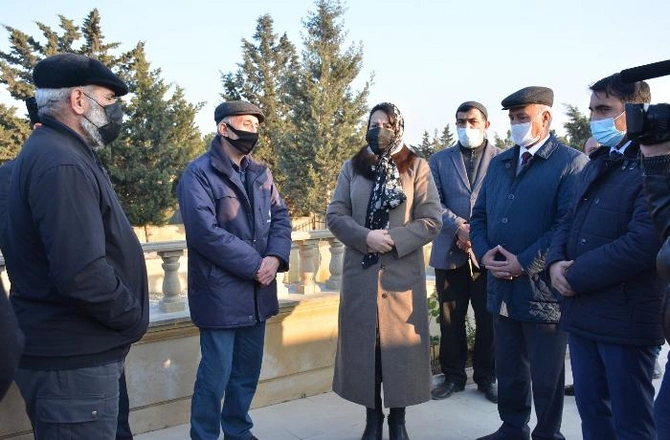 İradə Gülməmmədova şəhid ailələri ilə görüşdü — FOTOLAR İradə Gülməmmədova şəhid ailələri ilə görüşdü — FOTOLAR