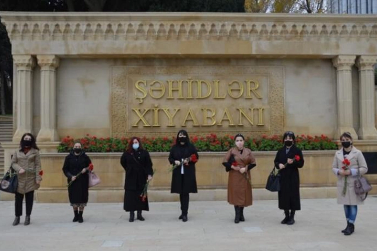 Ana Vətən Partiyası da şəhidlərin xatirəsini yad etdi — FOTOLAR