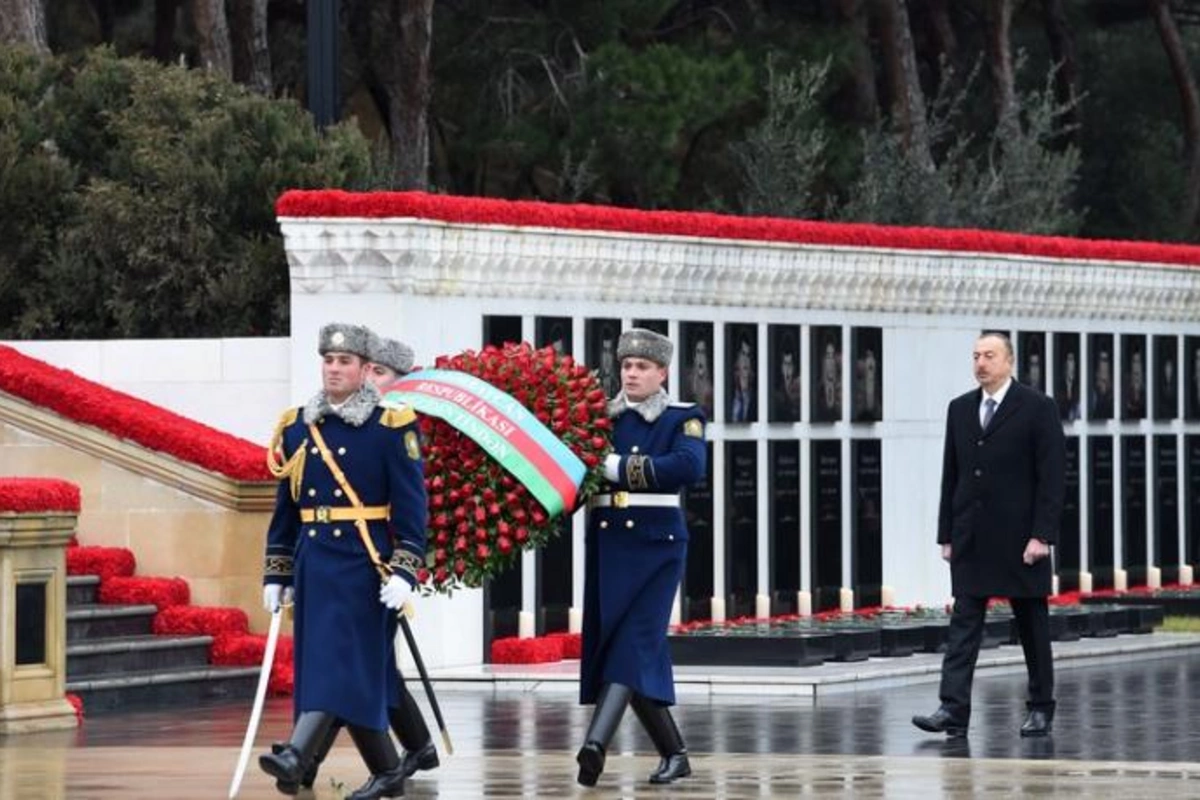 Prezident Şəhidlər xiyabanını ziyarət etdi — VİDEO