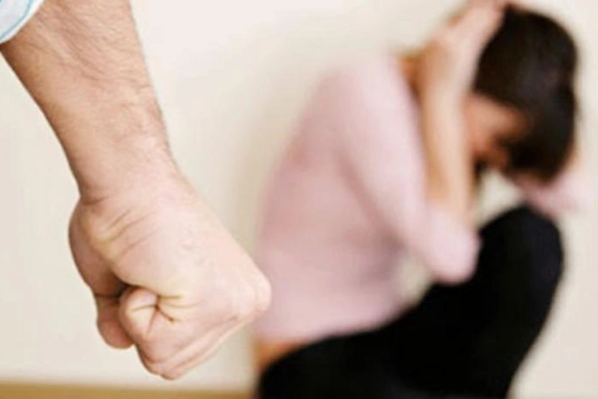 Ağdaşda yaşlı kişi arvadını evdən qovdu, qızı isə... — Təfərrüat
