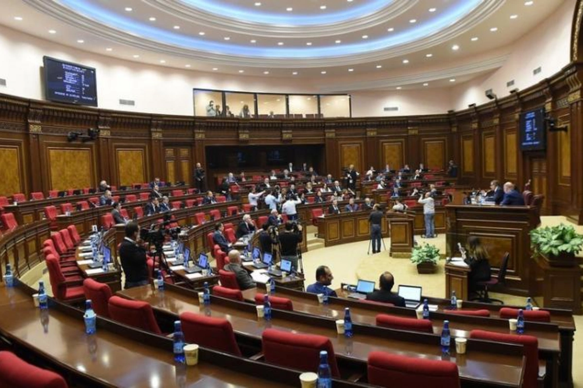 Ermənistanda iki deputatın toxunulmazlığı ləğv edilib