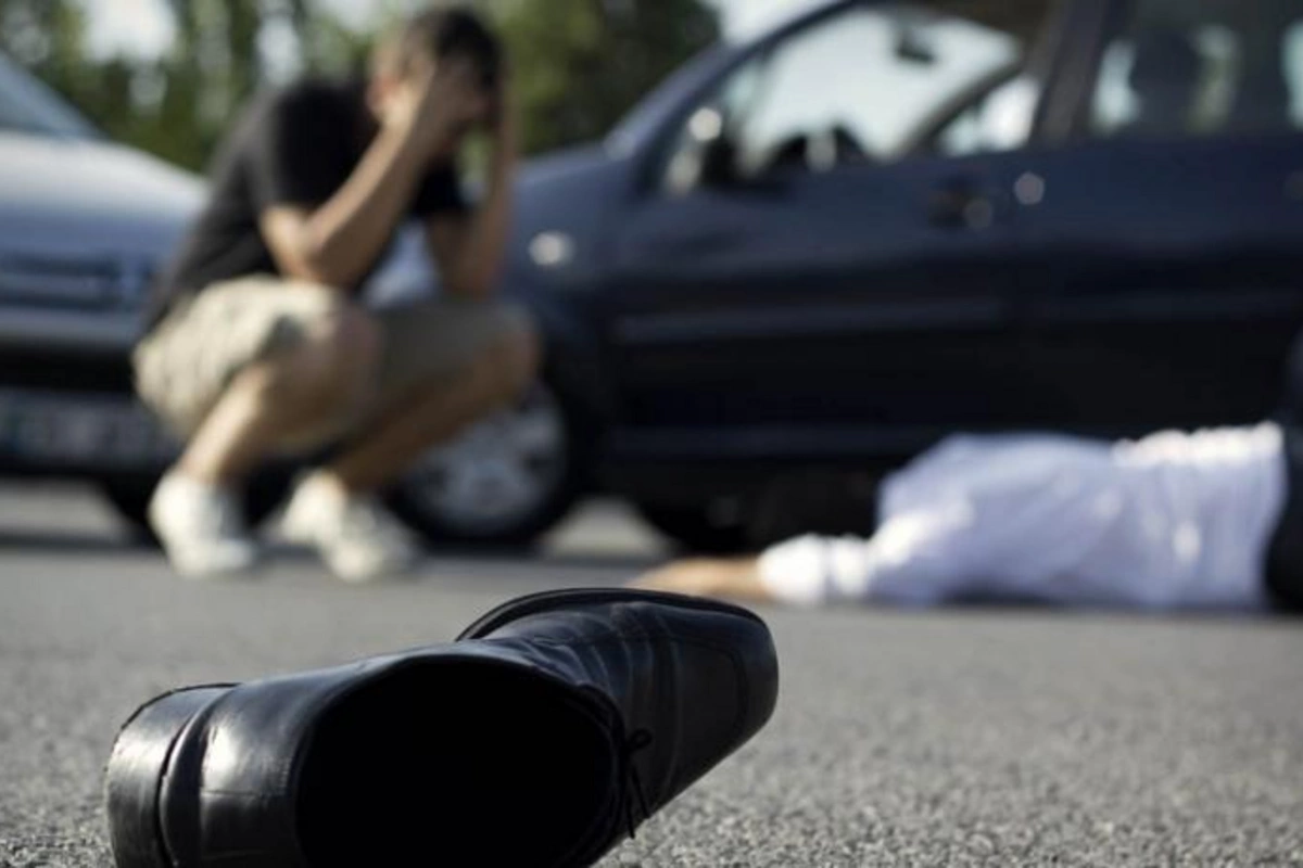 Yolu keçən gənci maşın vurub öldürdü