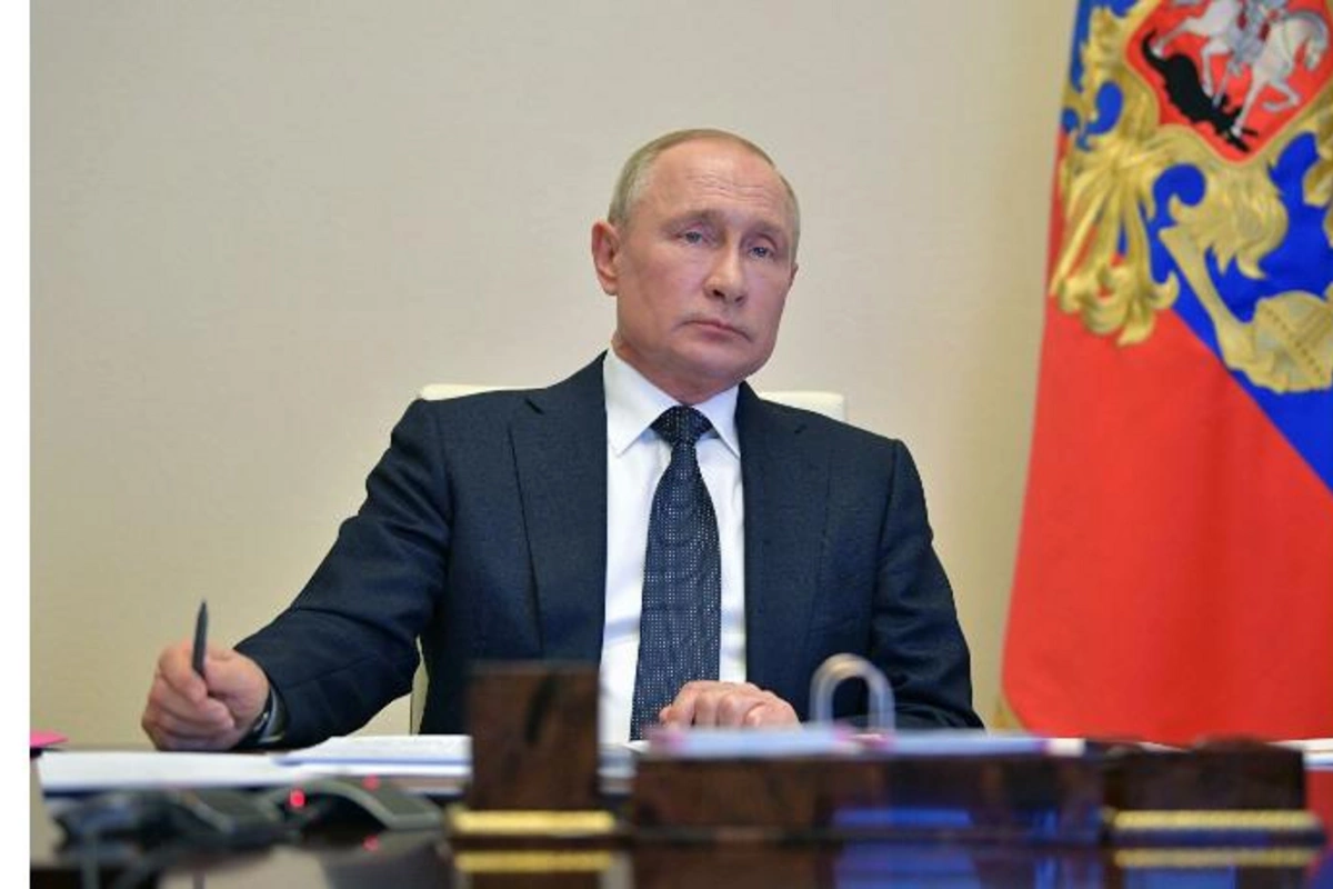 Putin prezidentliyə namizdənliyini AÇIQLADI