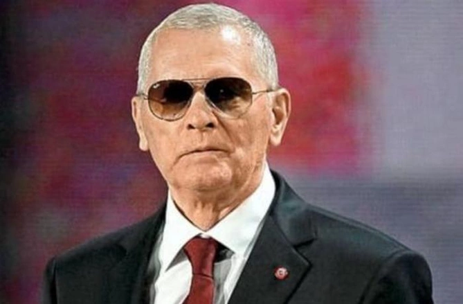Məşhur futbolçu vəfat etdi — FOTO Məşhur futbolçu vəfat etdi — FOTO