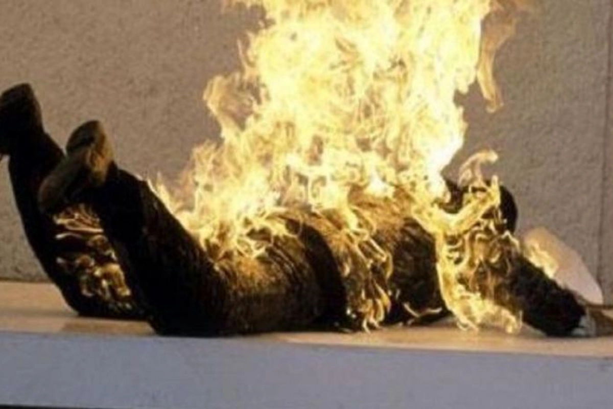 Bakıda 32 yaşlı kişi özünü yandırdı