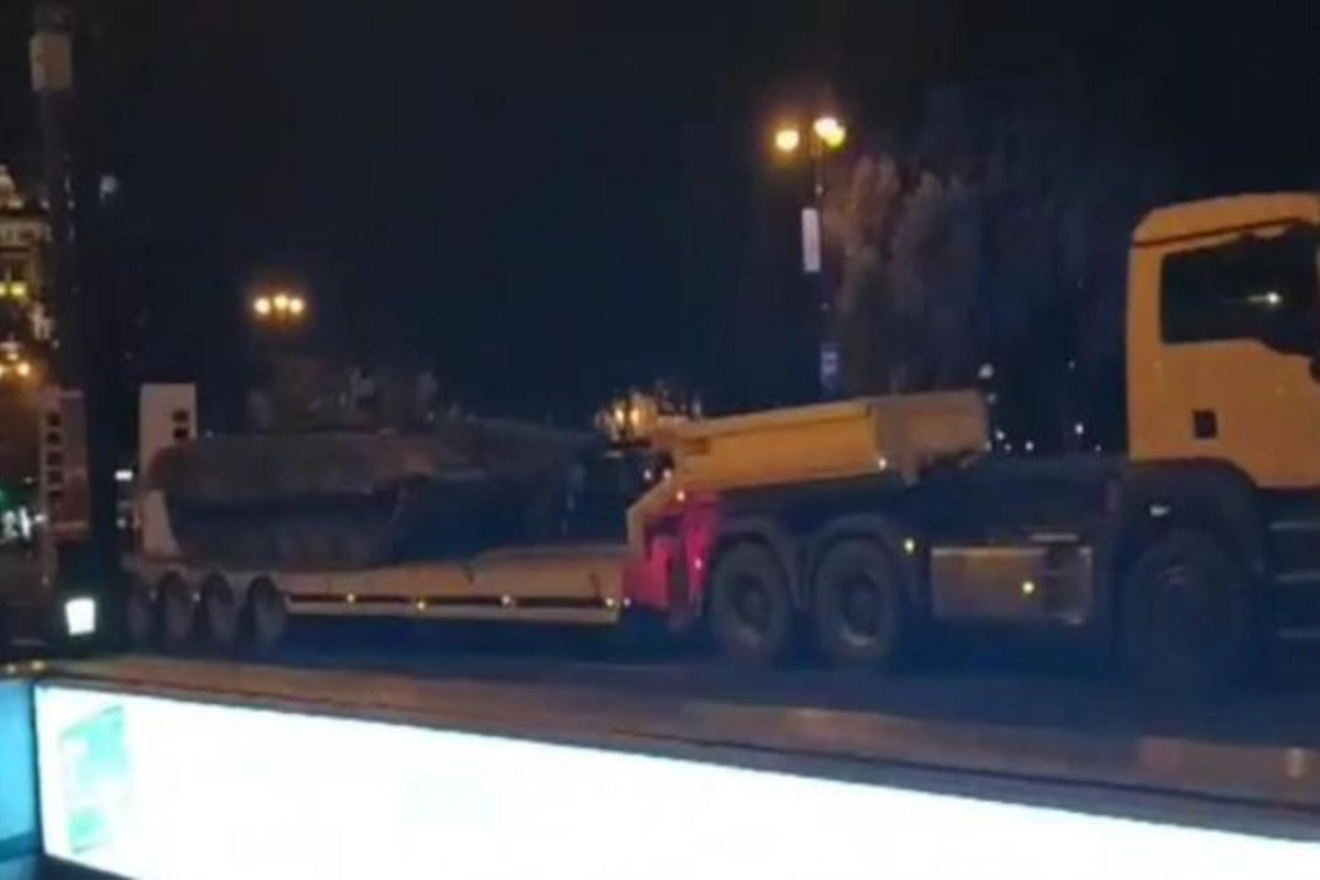 Ermənilərdən götürülmüş hərbi qənimətlər Bakıda — VİDEO