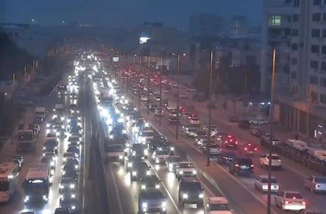 Hazırda Bakının mərkəzi küçələrində sıxlıq var — FOTOLAR Hazırda Bakının mərkəzi küçələrində sıxlıq var — FOTOLAR