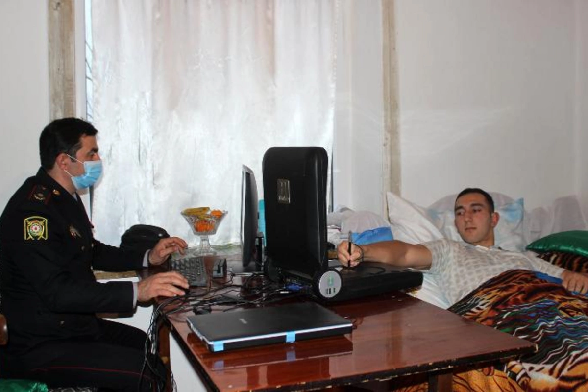 Qarabağ qazisinə evində yeni şəxsiyyət vəsiqəsi təqdim olundu — FOTOLAR