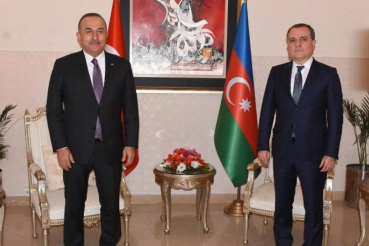 Bayramov Çavuşoğlunu təbrik etdi — FOTO