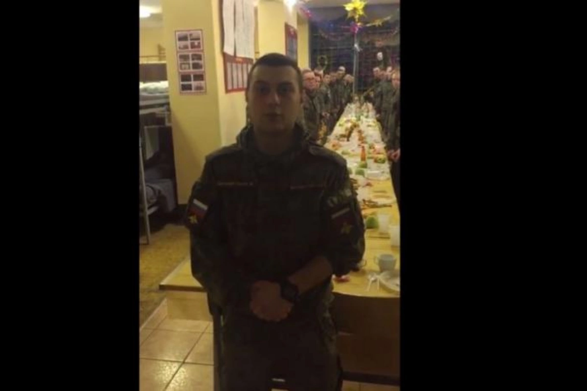 Rus əsgərləri Yaşasın Azərbaycan deyərək təbrik etdi — VİDEO