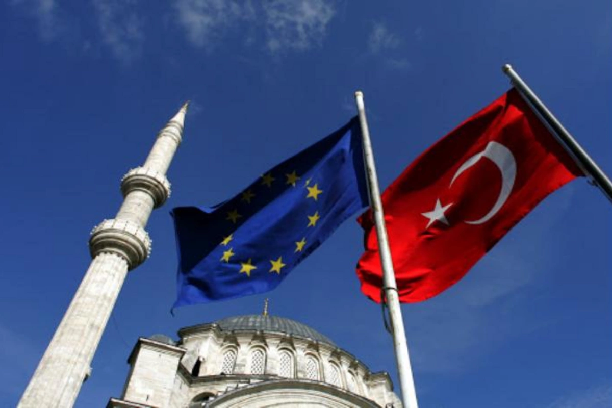 “Gələcəkdə Qərb-Türkiyə münasibətləri ziddiyyətləşsə, qarşıdurmanın açıq müstəviyə keçə bilər” — ŞƏRH