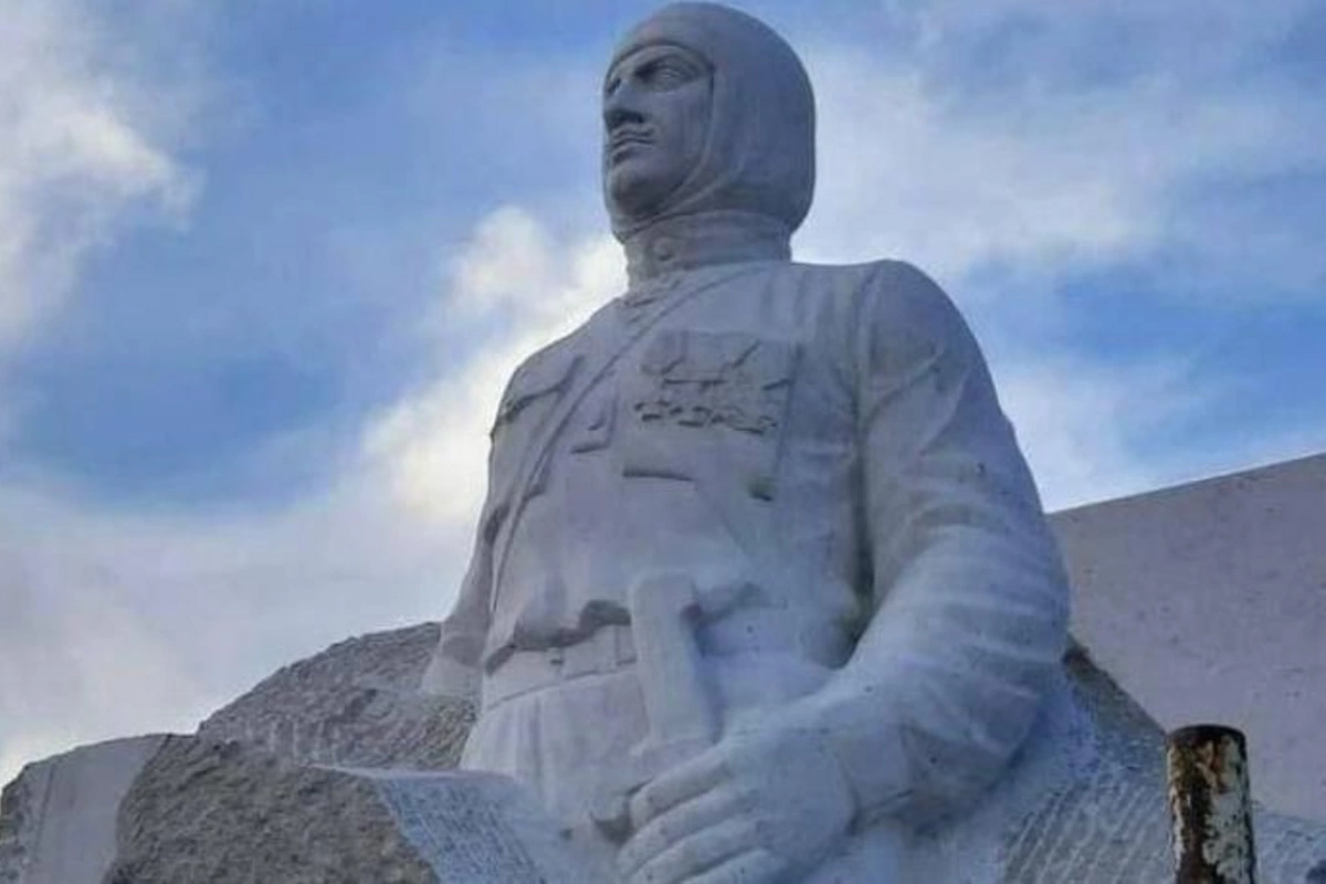 O heykəl Haropla vurulub yerlə-yeksan edilməlidir! — Hüquq müdafiəçisi