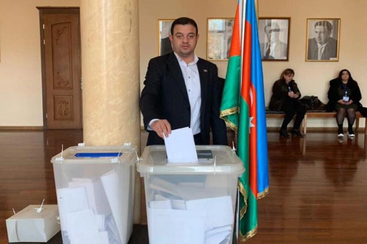 Ata Abdullayev partiya yaradır