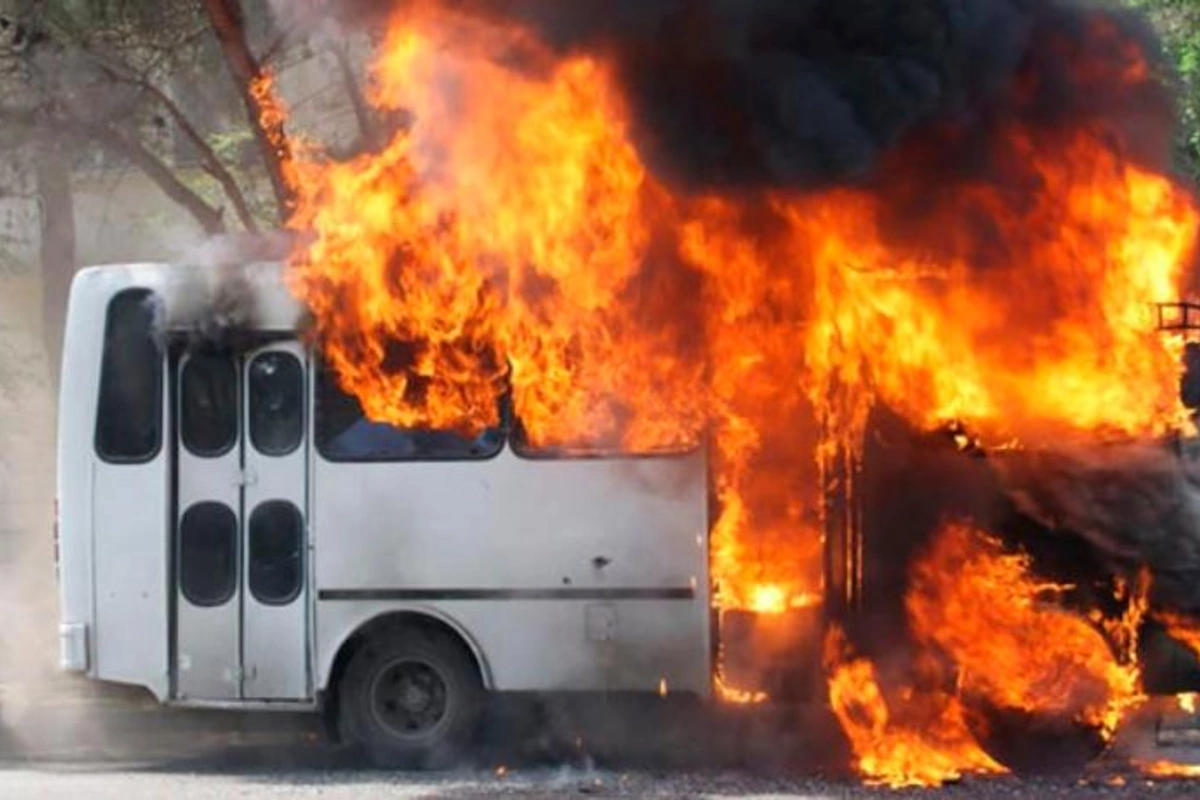 Ağstafada sərnişin avtobusu yanıb