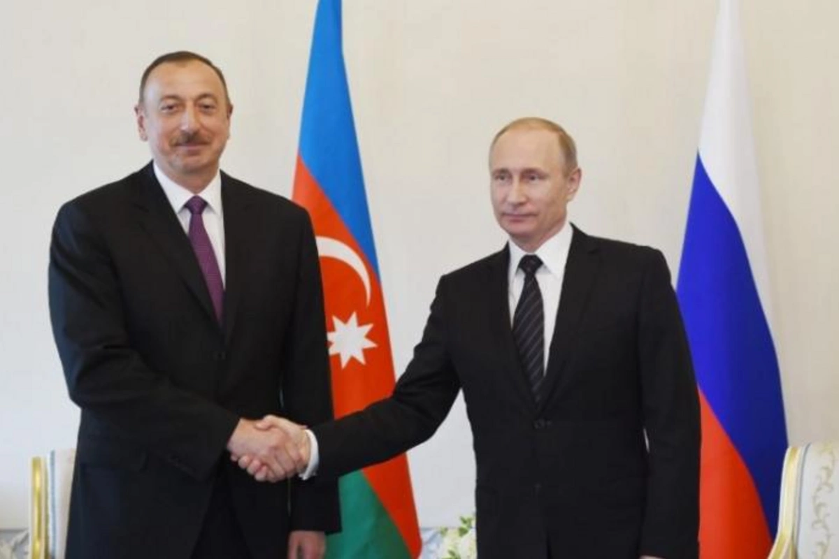 Vladimir Putin İlham Əliyevi yubileyi münasibəti təbrik etdi