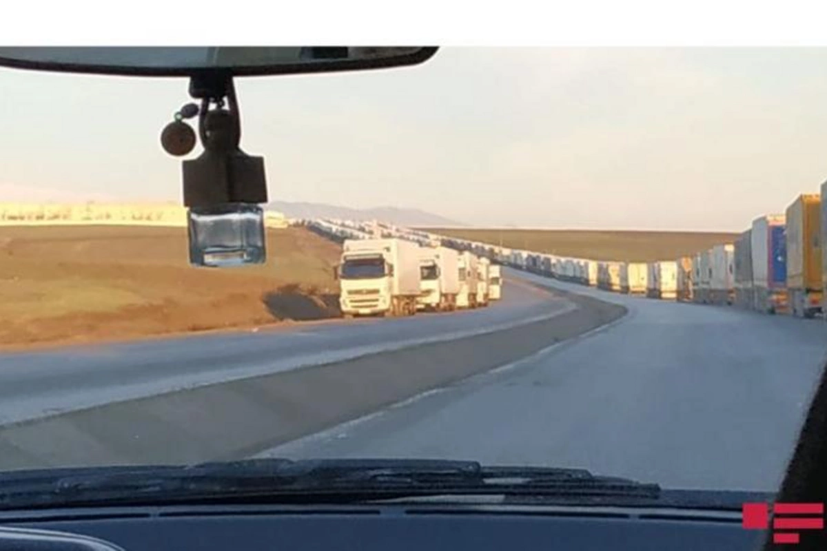 Azərbaycan-Rusiya sərhədində yük avtomobillərinin uzun növbəsi yarandı — FOTO