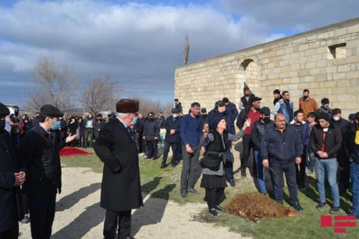Siyəzəndə şəhid anası dəfndən əvvəl qurban kəsdi — FOTO