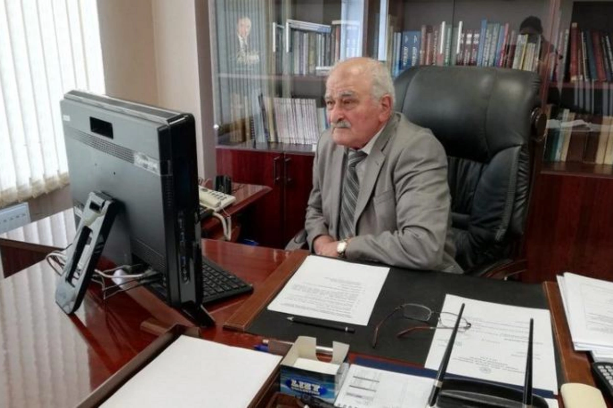 AMEA-da 70 yaşlı akademikin yerinə 80 yaşlı akademik gətirildi