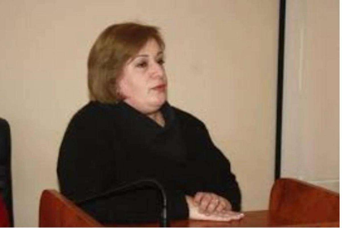 BSU-da sabiq şöbə müdiri tələbələrin pullarını necə ələ keçirib? — Şahidlər danışır