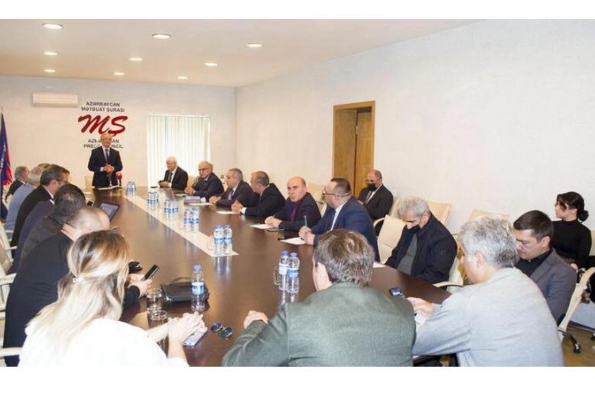 “Media və siyasi proseslərə baxış: peşə etikası və perspektiv vəzifələr” mövzusunda konfrans keçirildi — FOTO